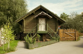 Гостиничный комплекс в сказочном стиле - деревянные рубленые домики