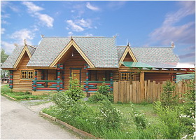 Готельний комплекс в казковому стилі - дерев'яні рублені будиночки