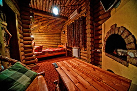 Гостиничный комплекс в сказочном стиле - деревянные рубленые домики